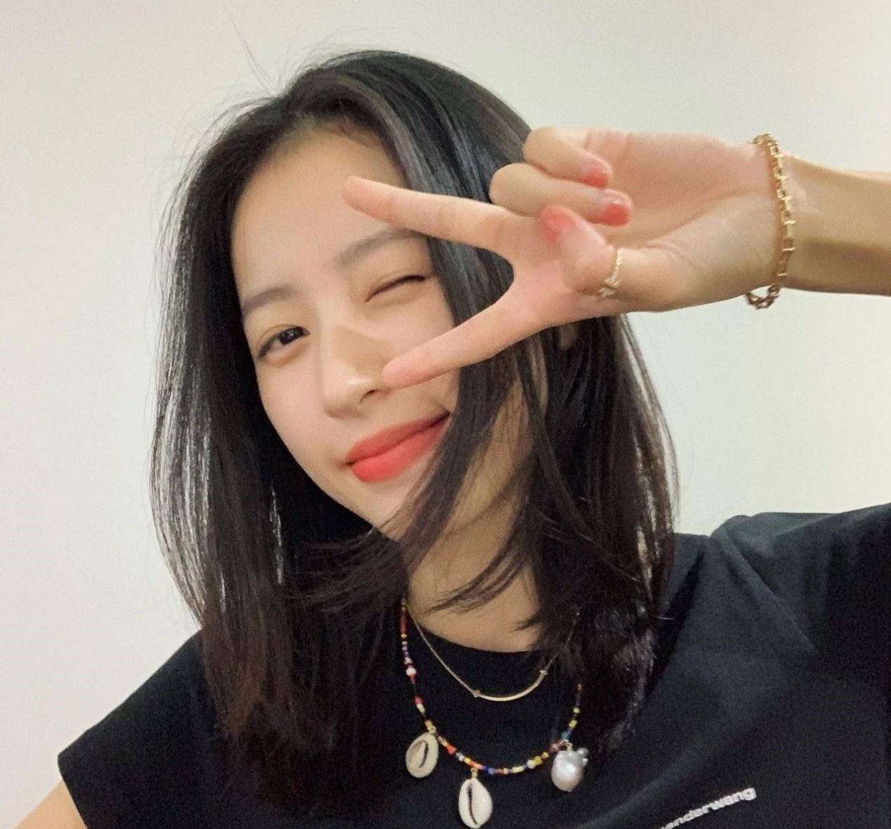 配饰|周雨彤在《我在他乡挺好的》中演技哭戏值得夸，她的衣品更值得夸