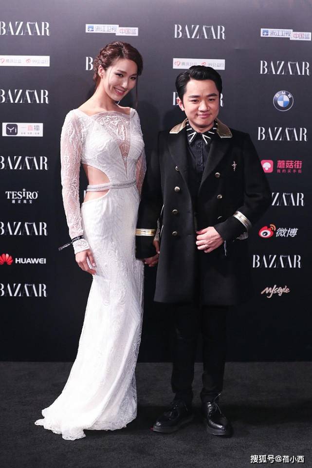 黑色|李亚男这么穿连衣裙也太招摇了，生了2胎身材还那么好，气质惊艳