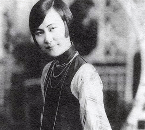 民国|她是红极一时的民国影后，晚年为何沦落街头乞讨？2个字毁了她