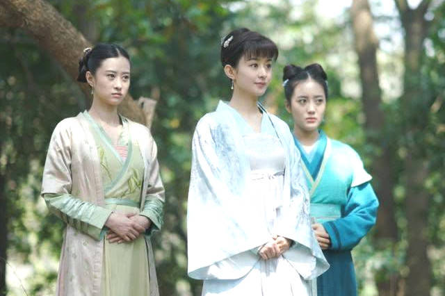 同学|韩烨凭借《玫瑰行者》出圈，蓝盈莹是她的同学，曾在知否中扮丹橘