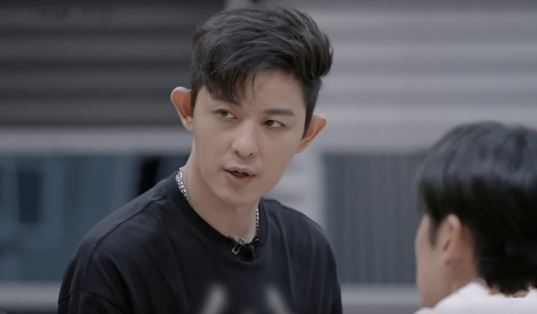 原创敖犬,麦亨利淘汰时刻的"懦弱",赢得晋级机会,却败光了路人缘