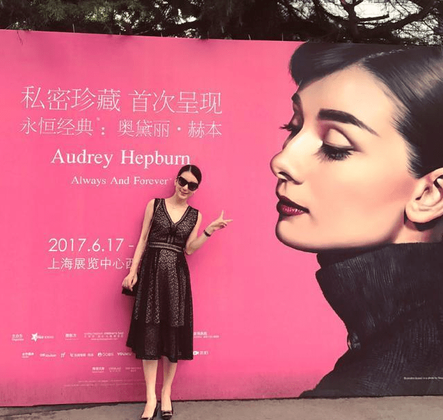 形象|郭富城的妻子长得真不赖，穿薄纱上衣太清凉，显出高级身材曲线