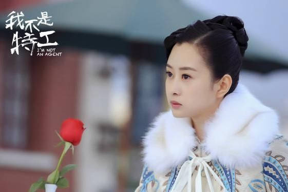 同学|韩烨凭借《玫瑰行者》出圈,蓝盈莹是她的同学,曾在知否中扮丹橘