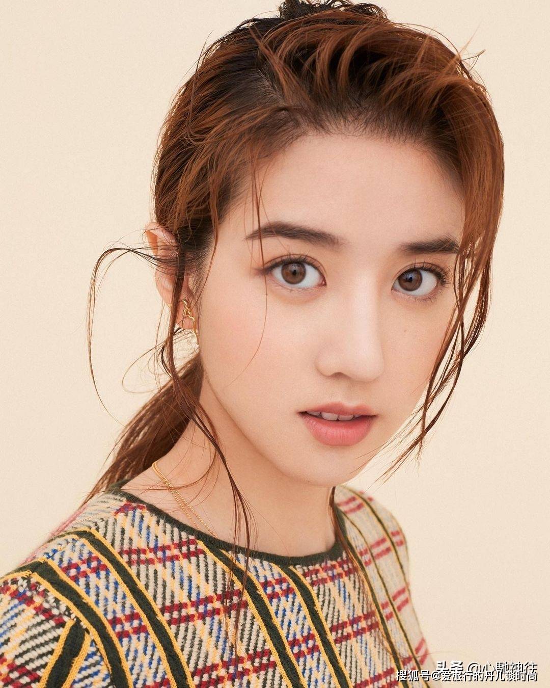 好身材|新加坡大美女李凯馨的时尚穿搭,“高颜值”“好身材”行走的衣架