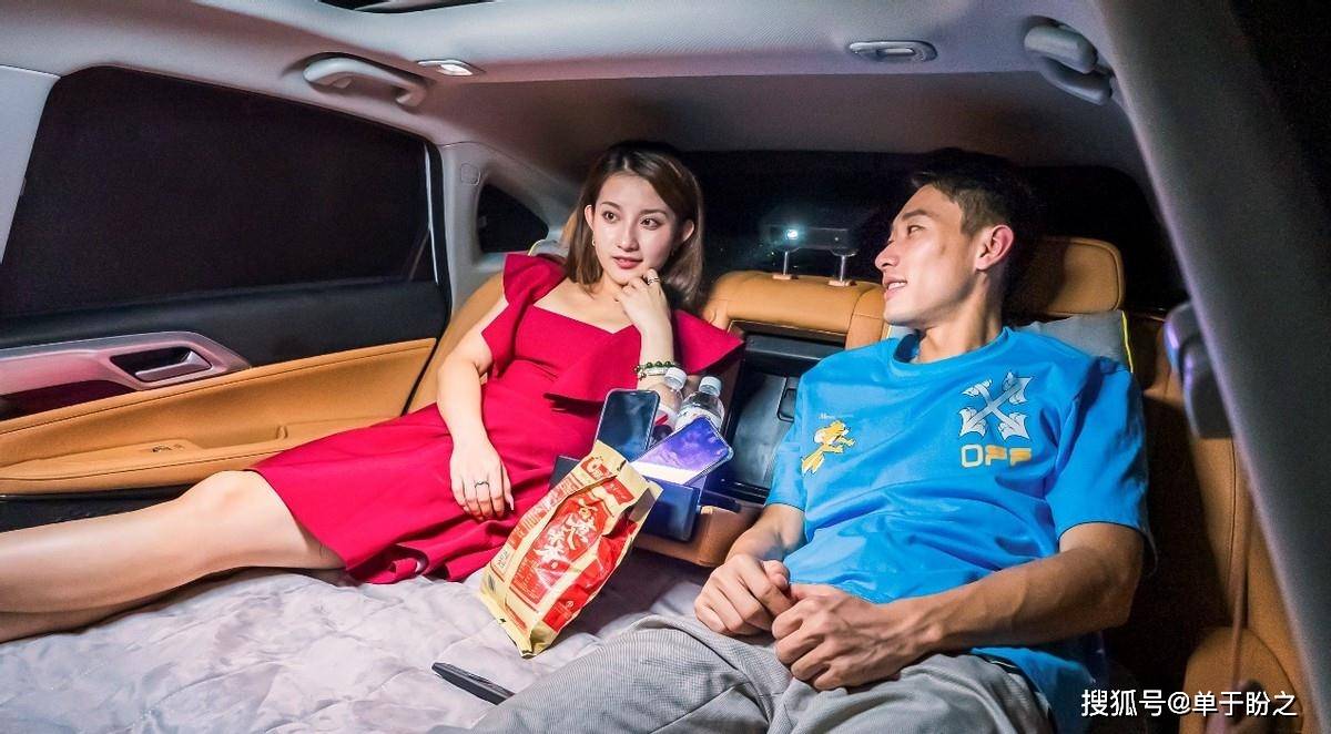 电影|表白只知道鲜花+钻戒？小鹏P5教你get正确求婚姿势