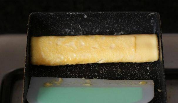 关键|做点玉子烧当早餐，1瓶牛奶3个蛋，放点芝士还能拉丝