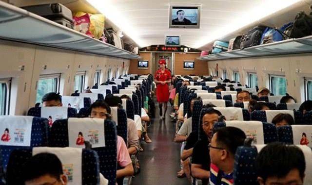 面的|一列动车有几百上千人,为什么卖不出几份盒饭,乘务员道出了原因