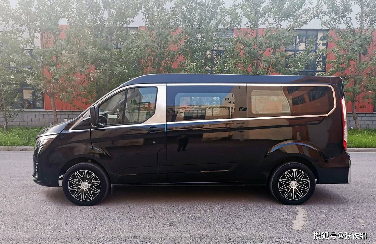 江铃福特新款mpv曝光,外观很霸气,7座,侧滑门,搭载2.0t动力
