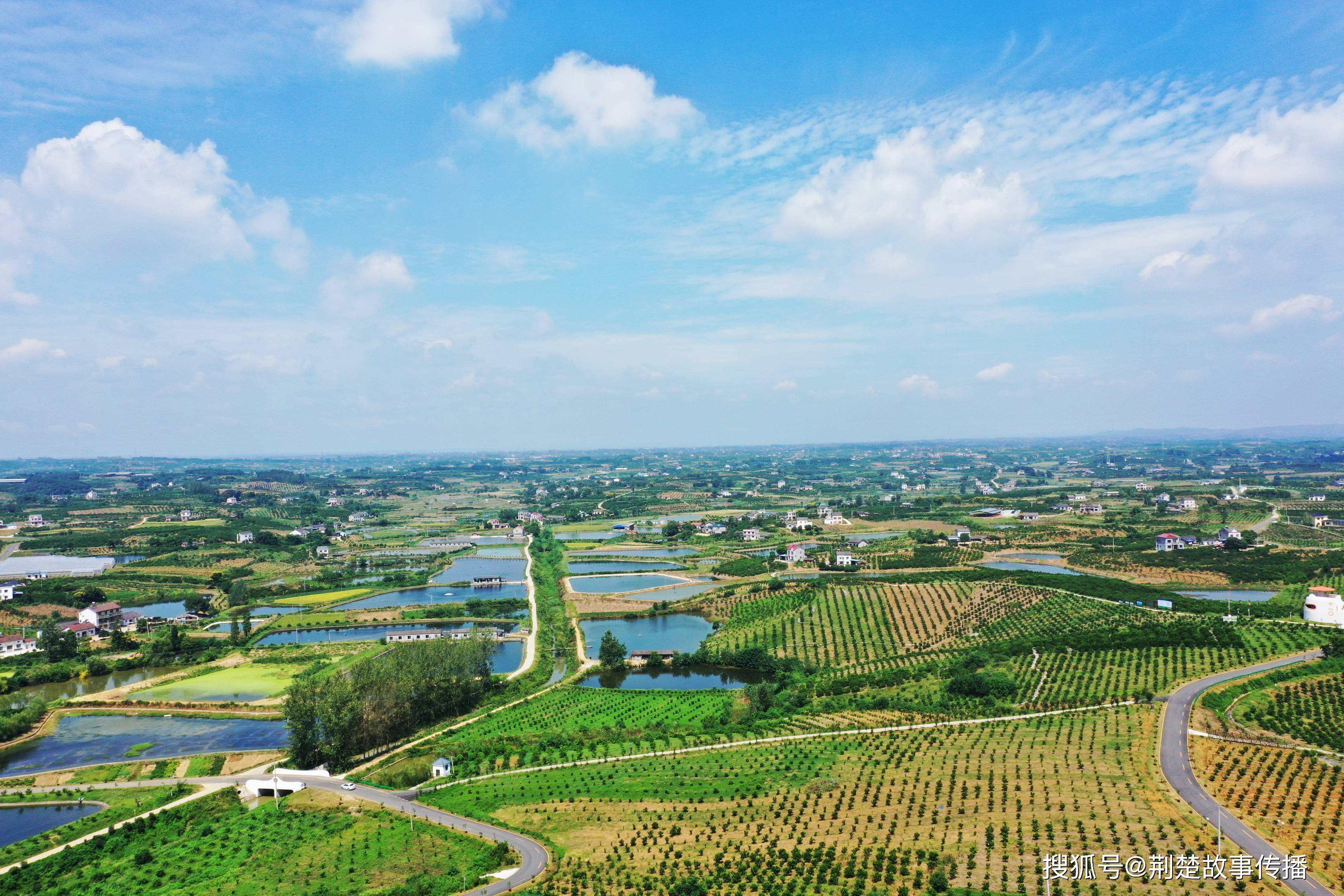 枝江市仙女鎮向巷村2014年曾被納入貧困村,是全市30個貧困村之一,建檔