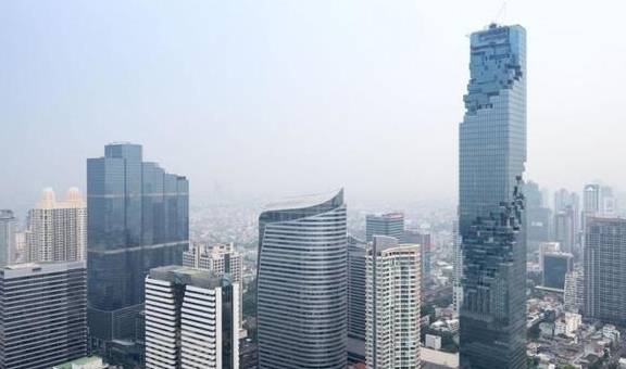 网友|亚洲最炫建筑却被网友嘲笑：白天像烂尾楼，晚上像烂尾楼起火