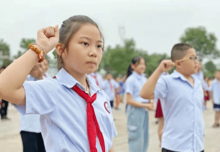 家长|超前教育的危害来了，某小学一年级学生喊话老师，这些我们学过了