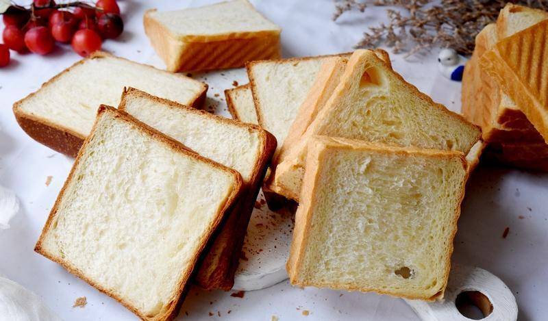 做法|不加黄油不加糖，做出的吐司照样香，特别适合冬天做早餐