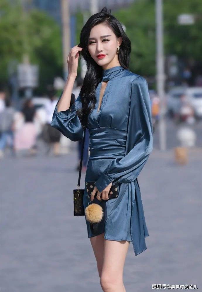 设计|气质女孩的优雅风穿搭，入秋一身泡泡袖连衣裙搭配，时尚又有魅力