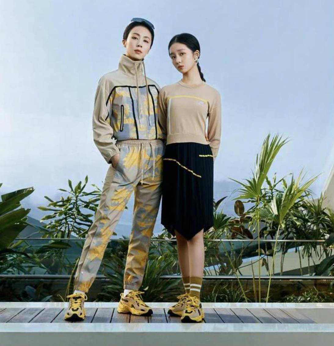 身材|孙莉带女儿拍时尚封面，多多长到快跟妈妈高，开始散发成熟柔和美