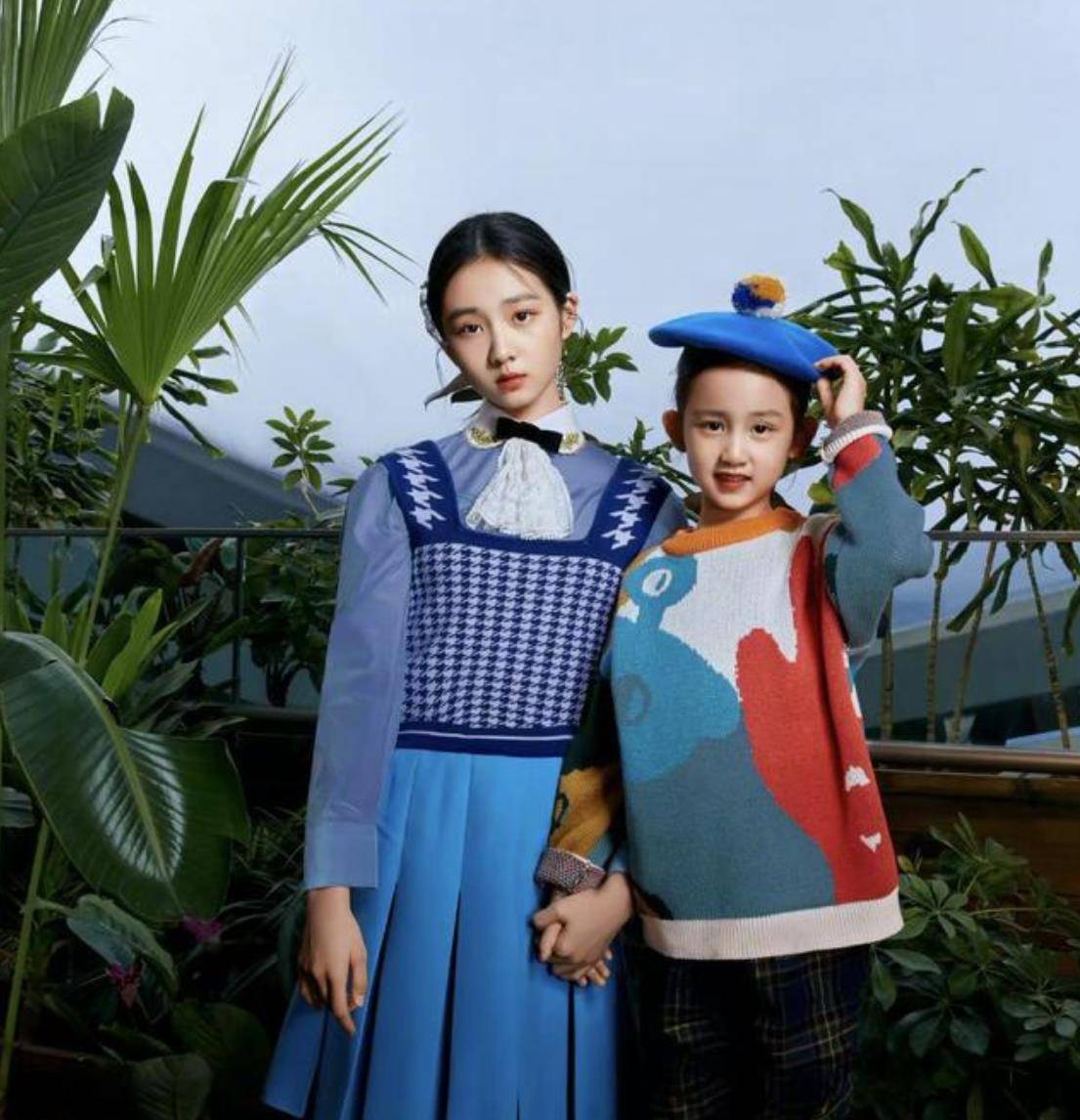 身材|孙莉带女儿拍时尚封面，多多长到快跟妈妈高，开始散发成熟柔和美