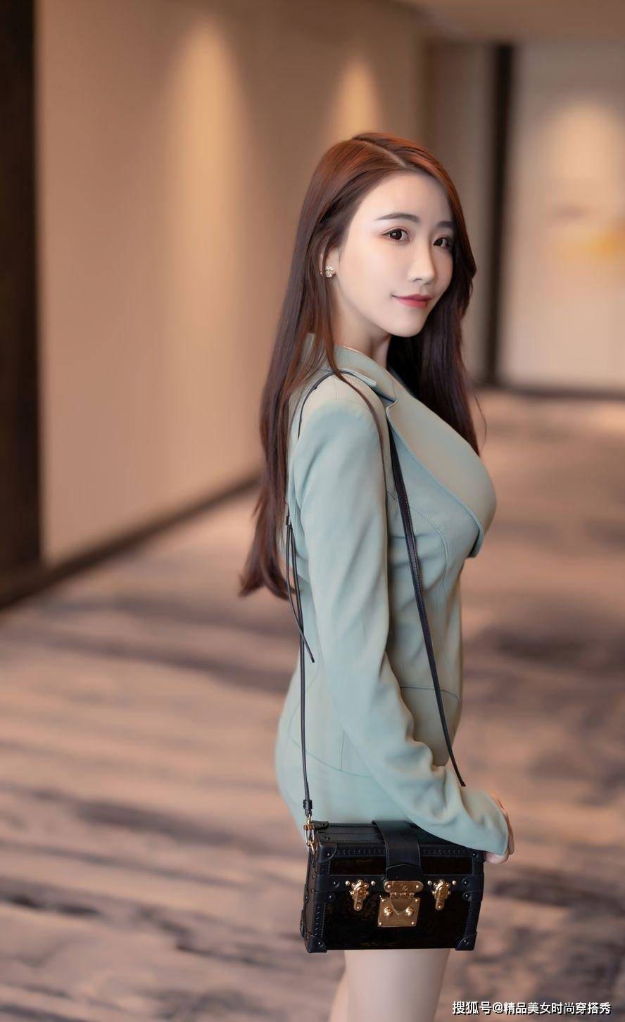 整体|让人耳目一新的浅绿色西装套装裙，干练优雅的同时也很有活力