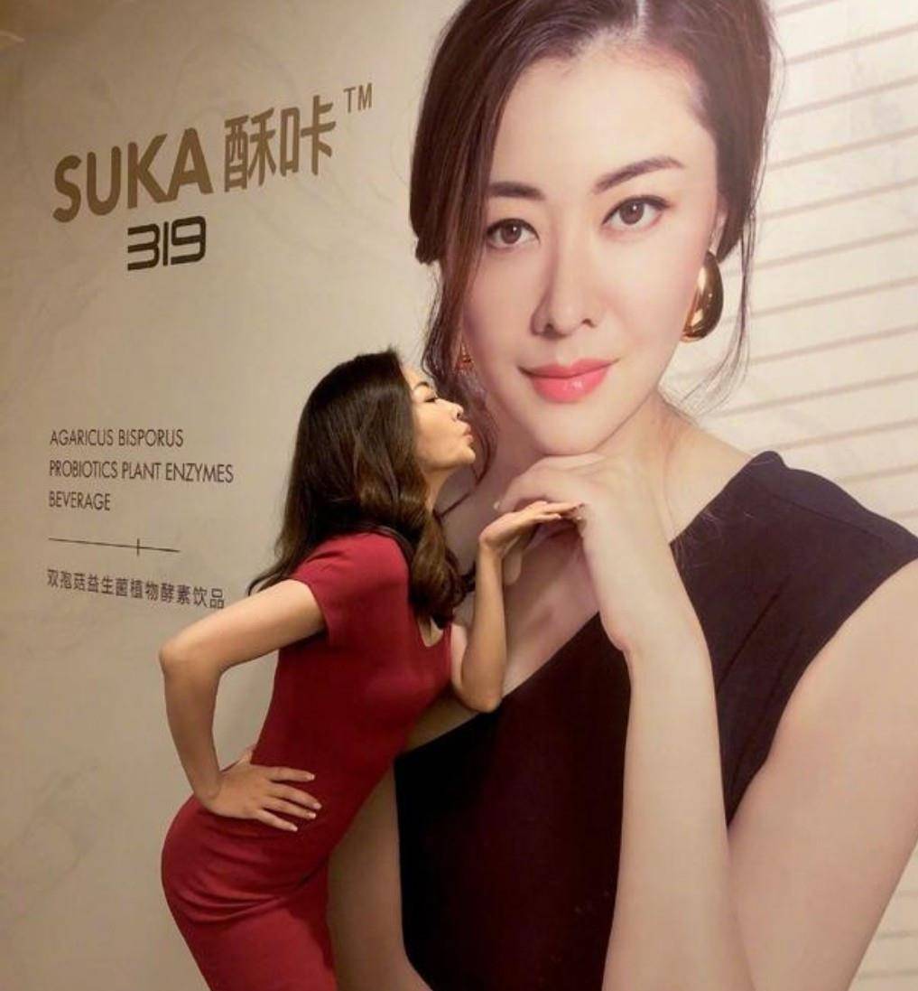 整体|熊黛林穿短裙秀身材，178cm身高能媲美超模，40岁还保养那么好