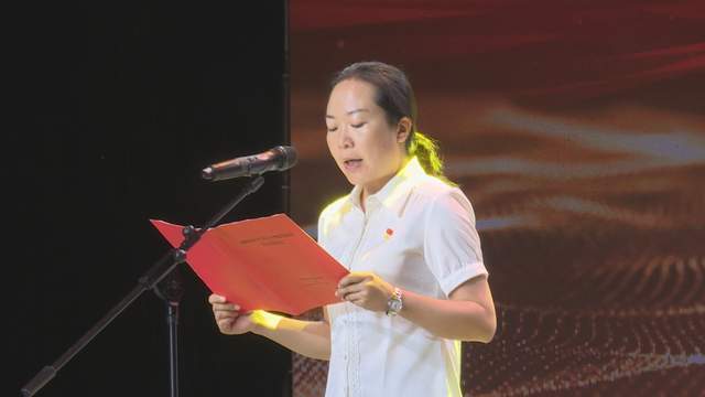 区委书记段忠华出席活动,并祝全区所有教师节日快乐