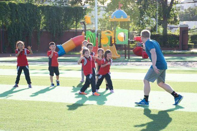 进行|多地幼儿园招生遇冷，家长排队抢名额成过去式，民办学校也不香了