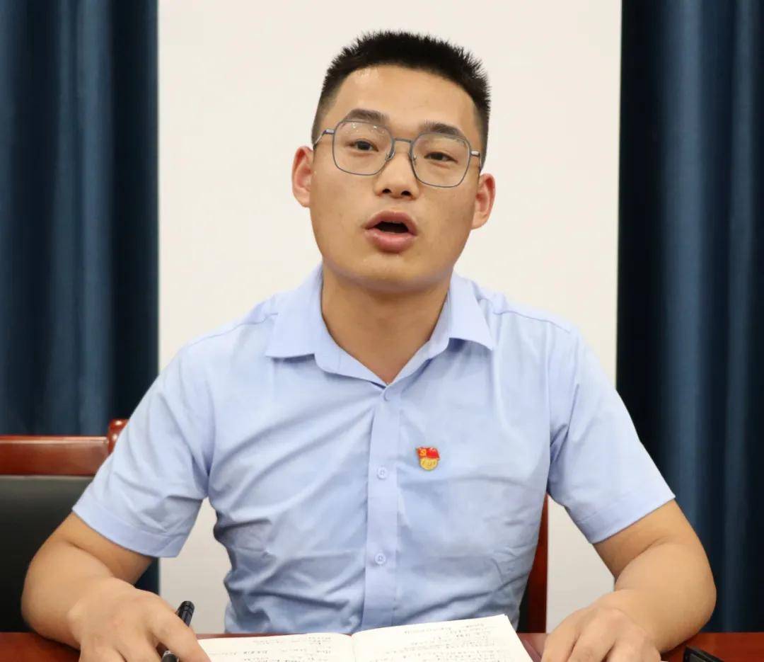 赣州经开区党工委副书记许锐来赣州市第八中学上思政课