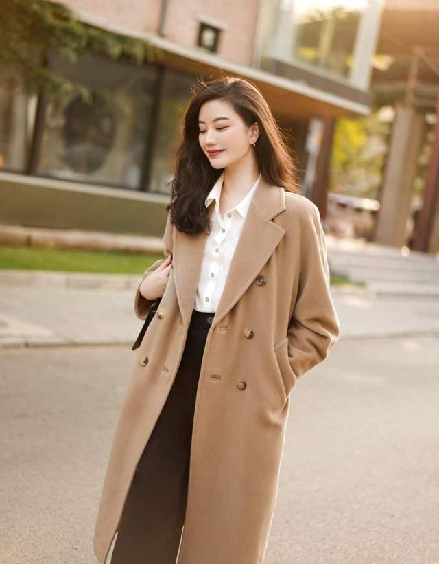 黑色|为什么今年的风衣，都宁愿配阔腿裤和白色衬衫？重点是真心好看