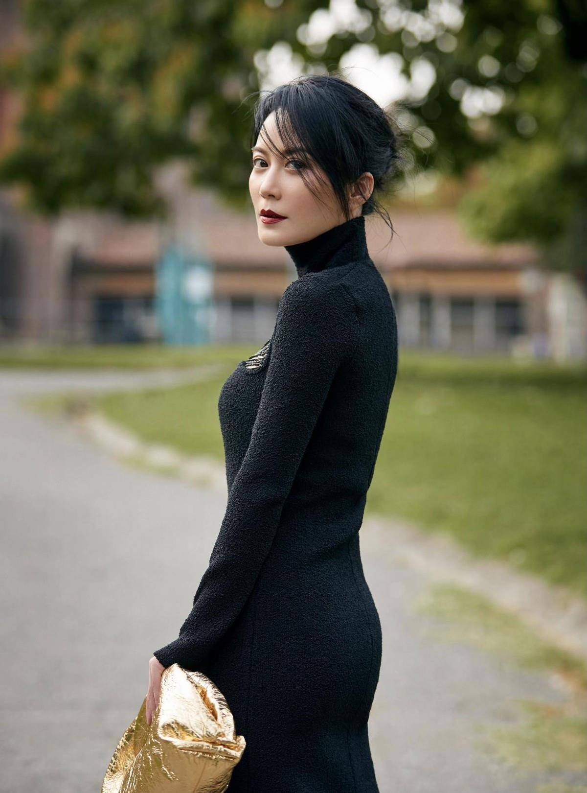 美得|这可能是我见过的最体面的50岁女人：不装嫩不显老，美得优雅气质