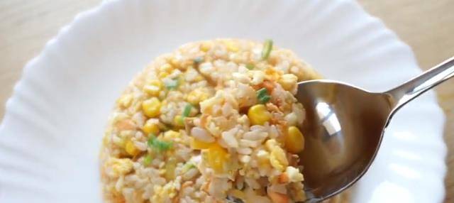 最简单的家庭蛋炒饭的做法 93010b9d1a1f4a6fac17b5edca8cdd5d.jpeg