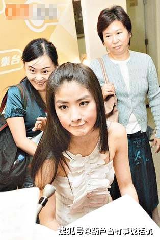 演员李成儒到底多有钱邱隆杰喜翔？四合院紧挨着故宫家具全是金丝