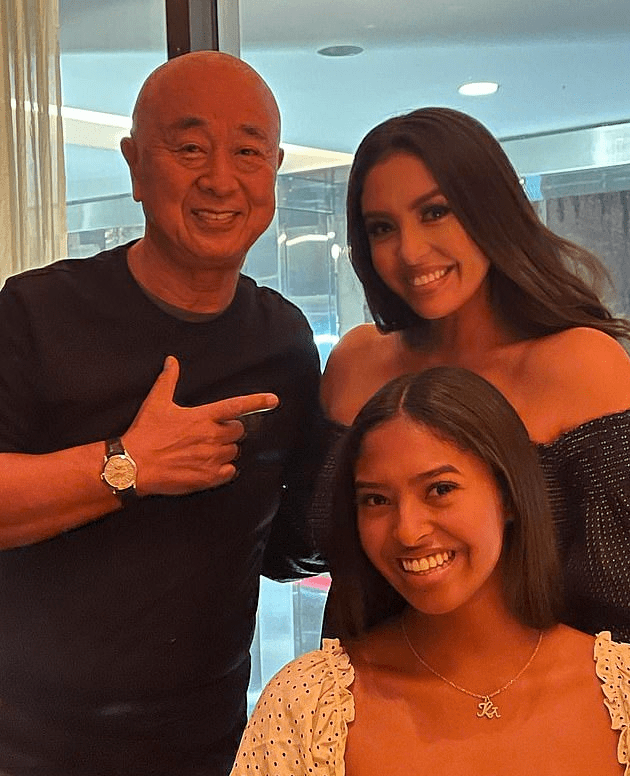 瓦妮莎|科比妻子穿衣放得开!带三个女儿亮相秀丰满身材,2岁小女儿好萌