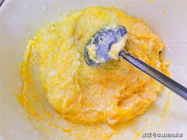 生活|南瓜别再炖着吃，加2勺糯米粉，我家每周做3次，当零食吃真香