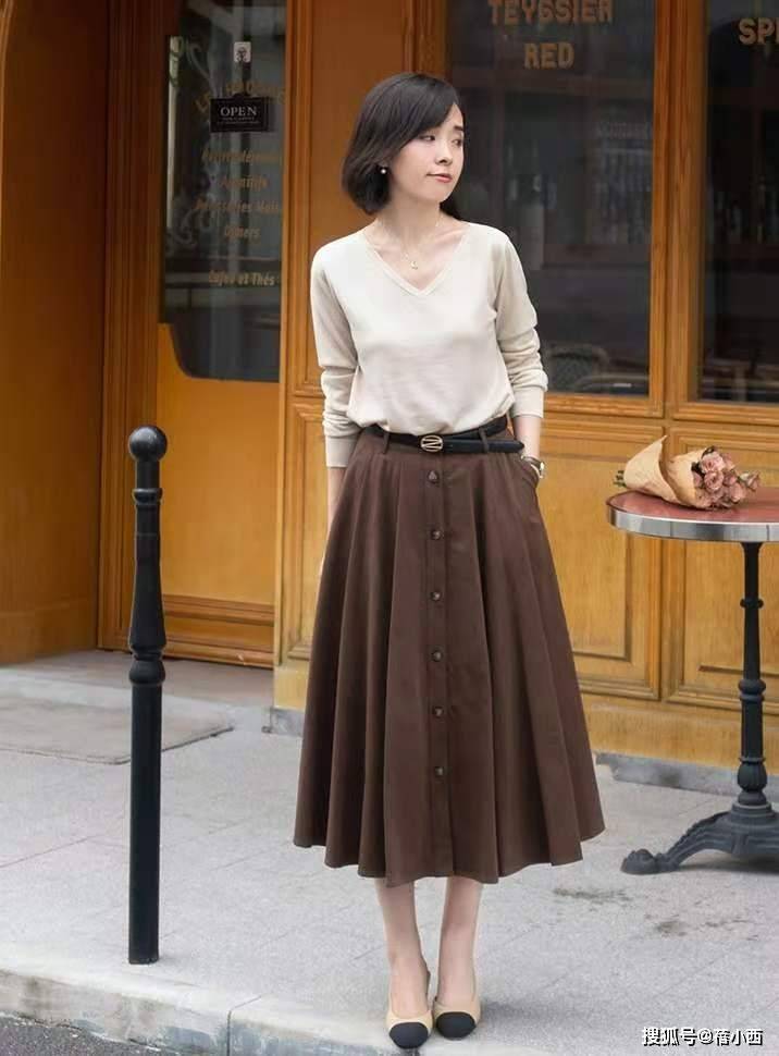 魅力|女人不管多少岁，学会这样搭配“针织衫”，时髦、优雅告别老气