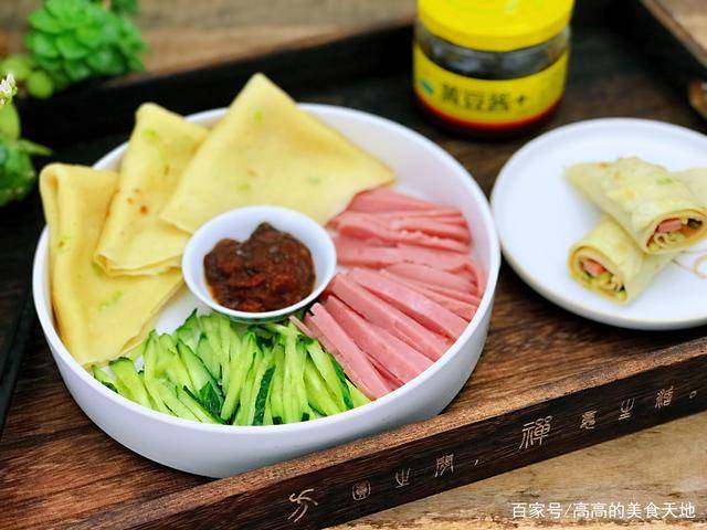 操作|快速做营养鸡蛋饼,不发面不醒面,筷子一搅,10分钟搞定全家早餐