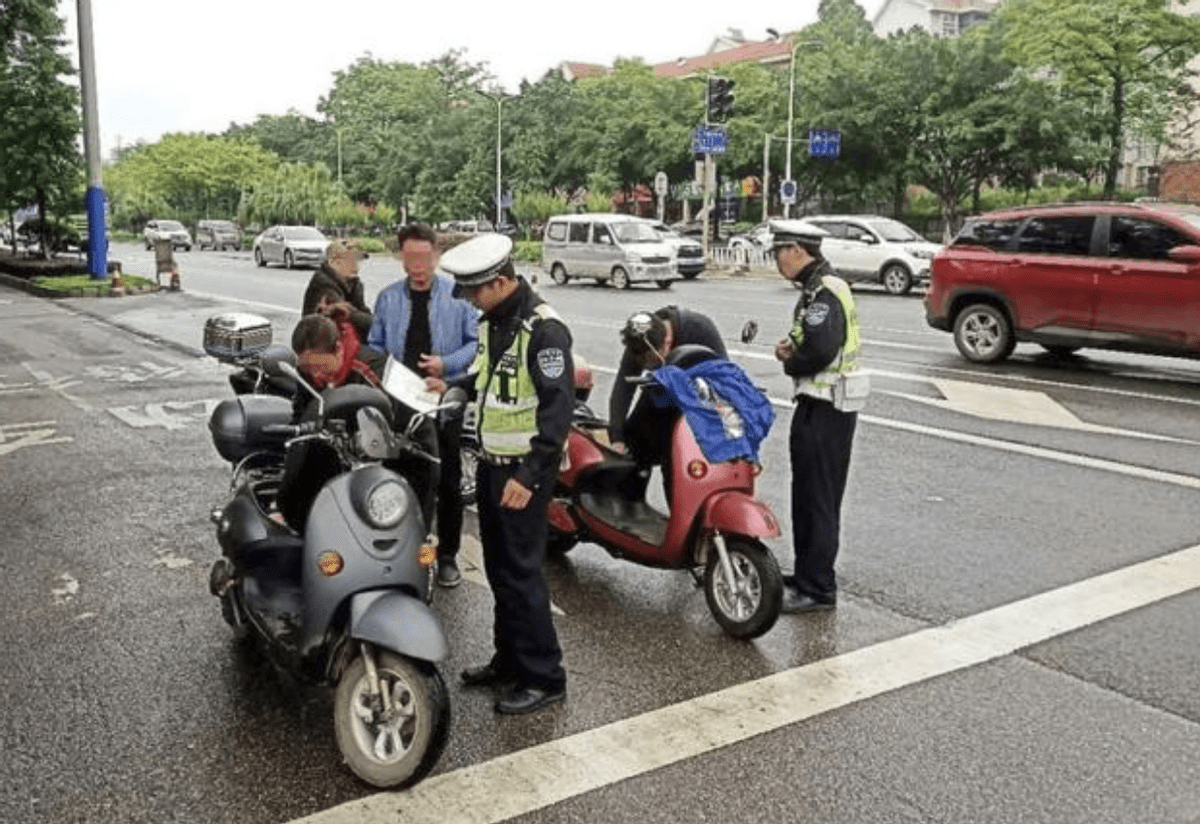 繼限速25後,又一電動車限速新規實施,車主:以後步行上班吧!