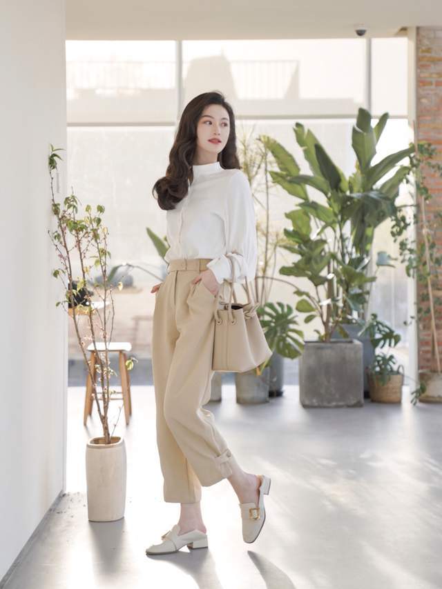 大衣|穿上秋天的第一件大衣，搭配牛仔裤更实在，保暖又时尚，好美