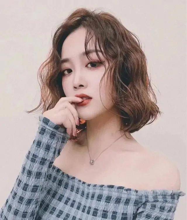 发型|5款韩式女生短发搭配，俊朗帅气，中性风十足