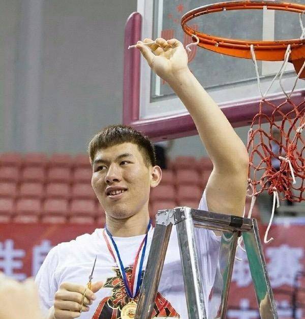 号称中国男篮的巨无霸!身体强壮程度堪比