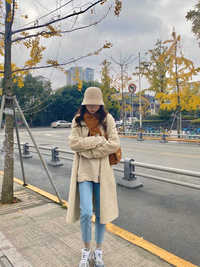大衣|穿上秋天的第一件大衣,搭配牛仔裤更实在,保暖又时尚,好美