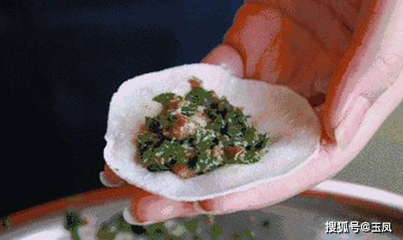饺子馅调稀了怎么办呢 e0db91d95bfa43fe9e63c0d854bd32d2.jpeg