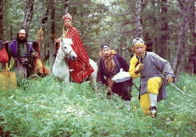 龙宫|《西游记》骗了观众35年，去掉特效后镜头很尬，猴哥背影让人泪崩