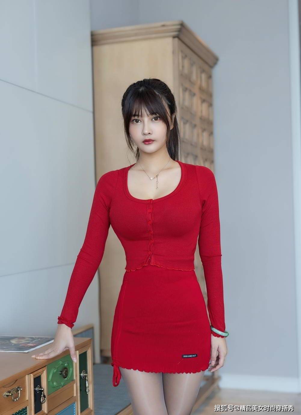 都市|优雅针织连衣裙,演绎都市风韵,给你暖到心的温柔
