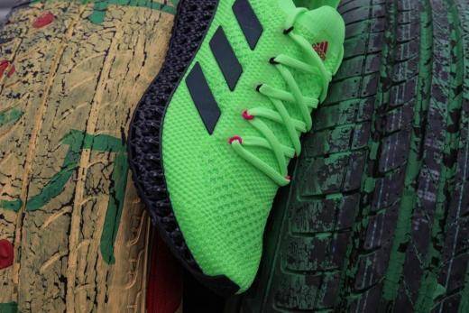科技|adidas4D跑鞋性能出众，带来更多“推进力”