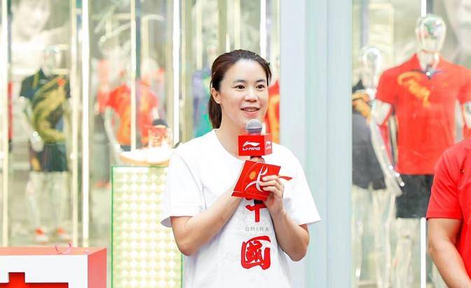 东方|奥运冠军王楠退役后大变样!罕见旗袍穿出东方韵味,变化大更女人