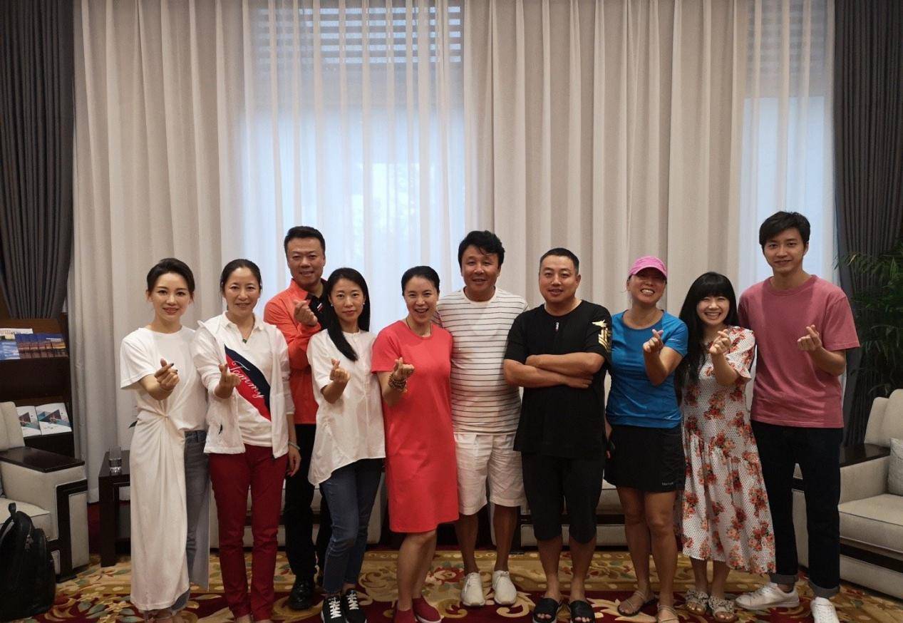 东方|奥运冠军王楠退役后大变样！罕见旗袍穿出东方韵味，变化大更女人