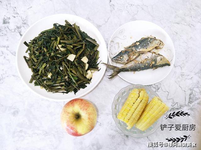 蛋黄酥|这5种常吃的小零食，热量堪比喝油，怪不得你越减越肥
