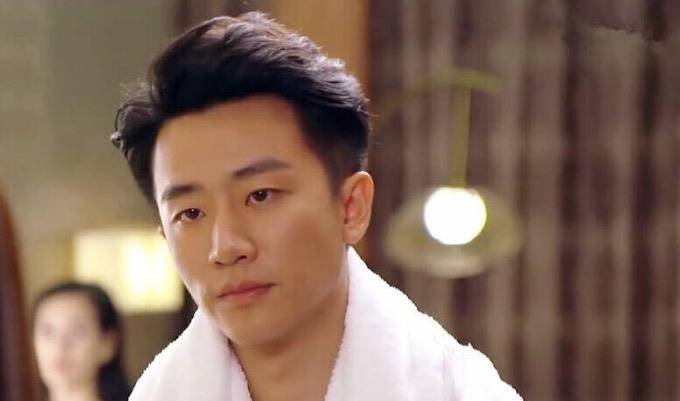 因为|狠人黄轩的逆袭史,从内娱弃子到名导宠儿,6段情史太精彩