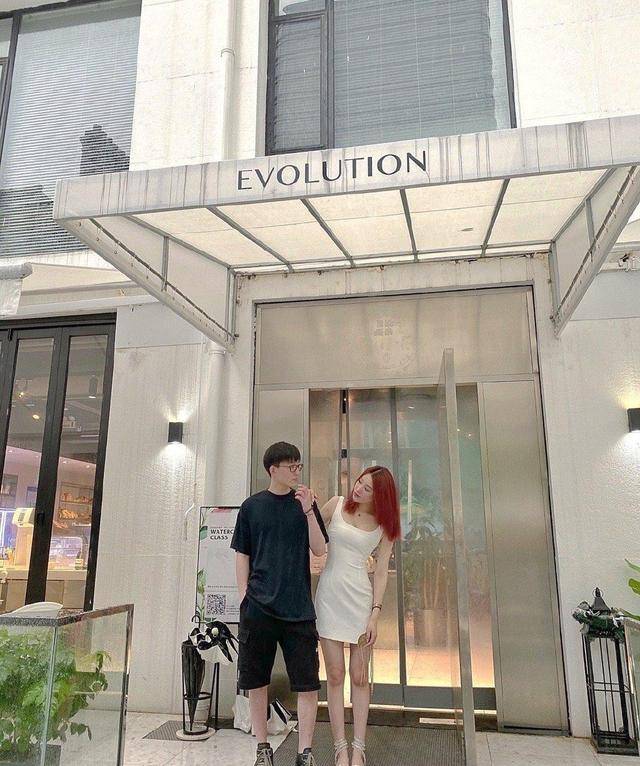 好身材|范志毅的女儿美得高调，吊带裙拼接珍珠流苏，好身材展露无遗