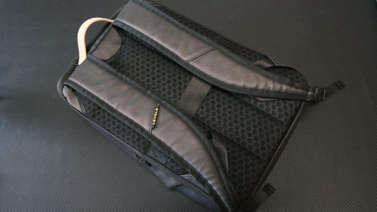 伙伴|职场通勤、生活社交好伙伴，地平线8号零感背包使用体验