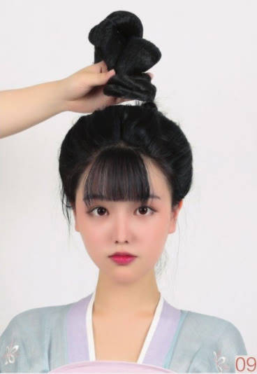 发髻|唐风少女造型：变形灵蛇髻包发