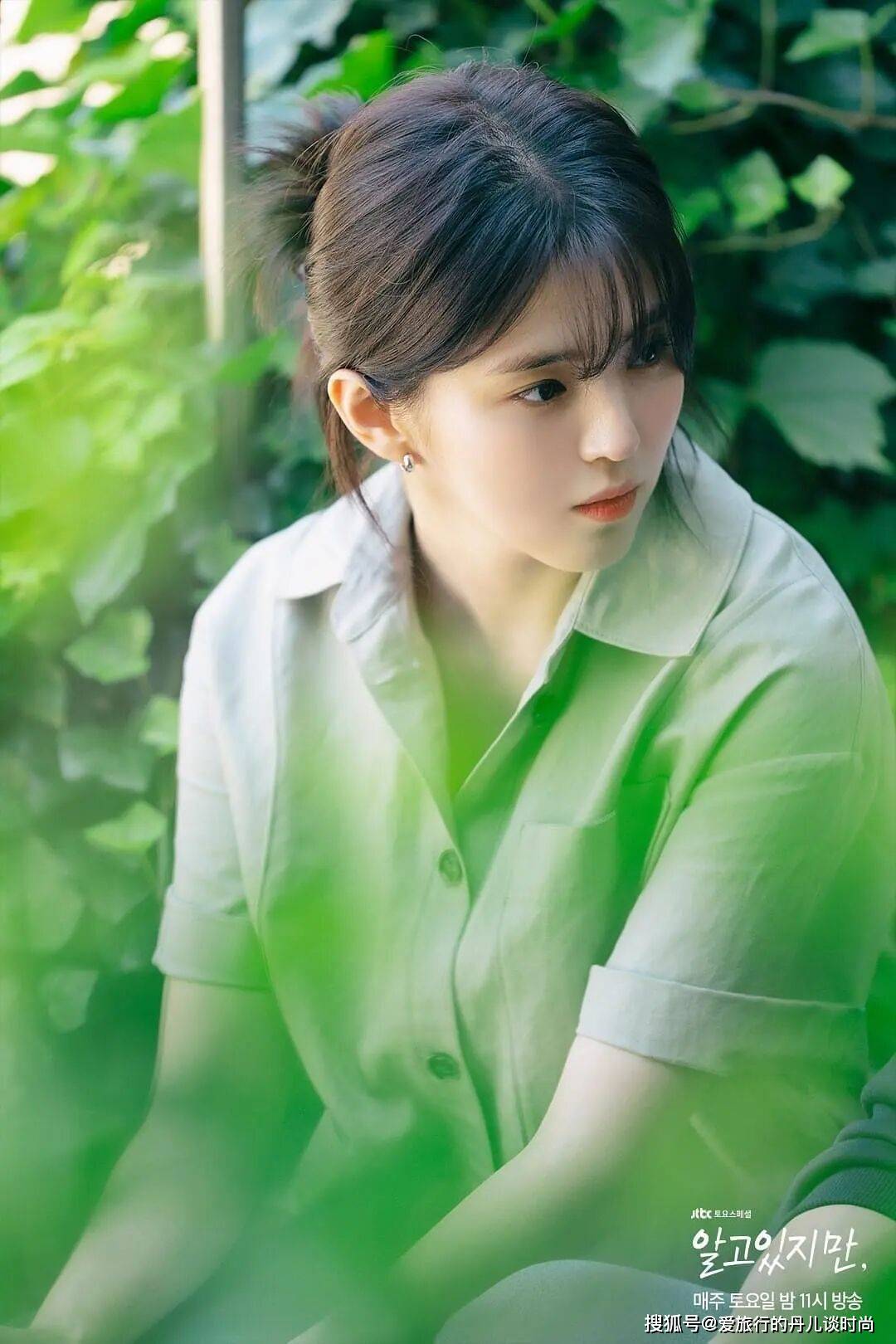 颜色|跟着韩剧《无法抗拒的他》学穿搭，韩素希的时尚减龄穿搭大合集