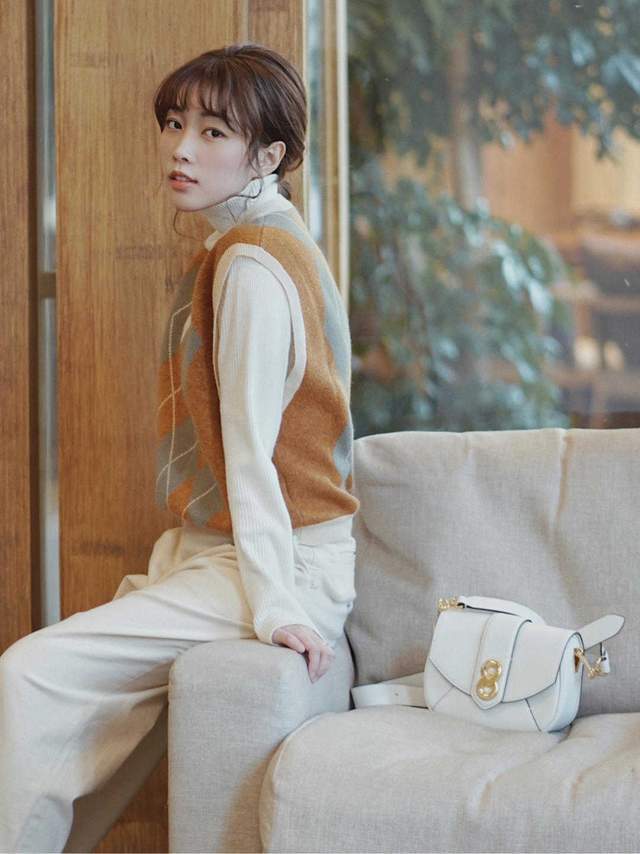 毛衣|裤子最不挑年龄了!不光百搭还能提升气质感,简约高级谁能不爱?